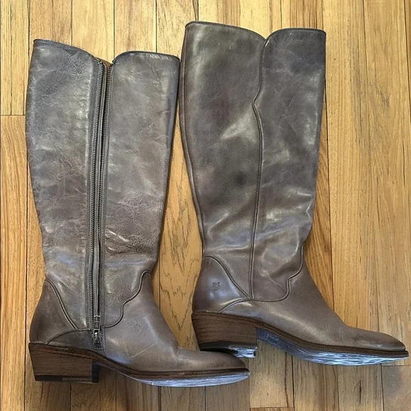 Frye
Carson Piping Knee High Western Boot - Picture 2 of 10